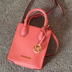 Micheal kors crossbody bag